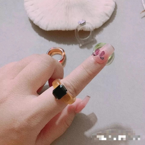 rings - Picture 4 of 10